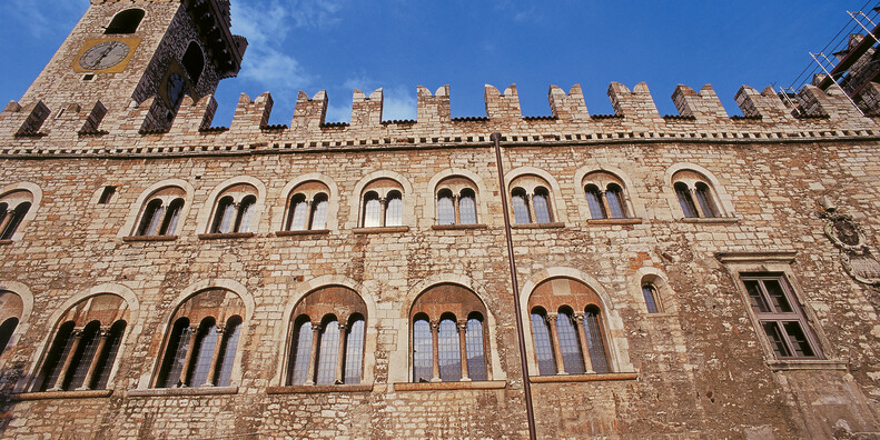  Palazzo Pretorio e Torre Civica 