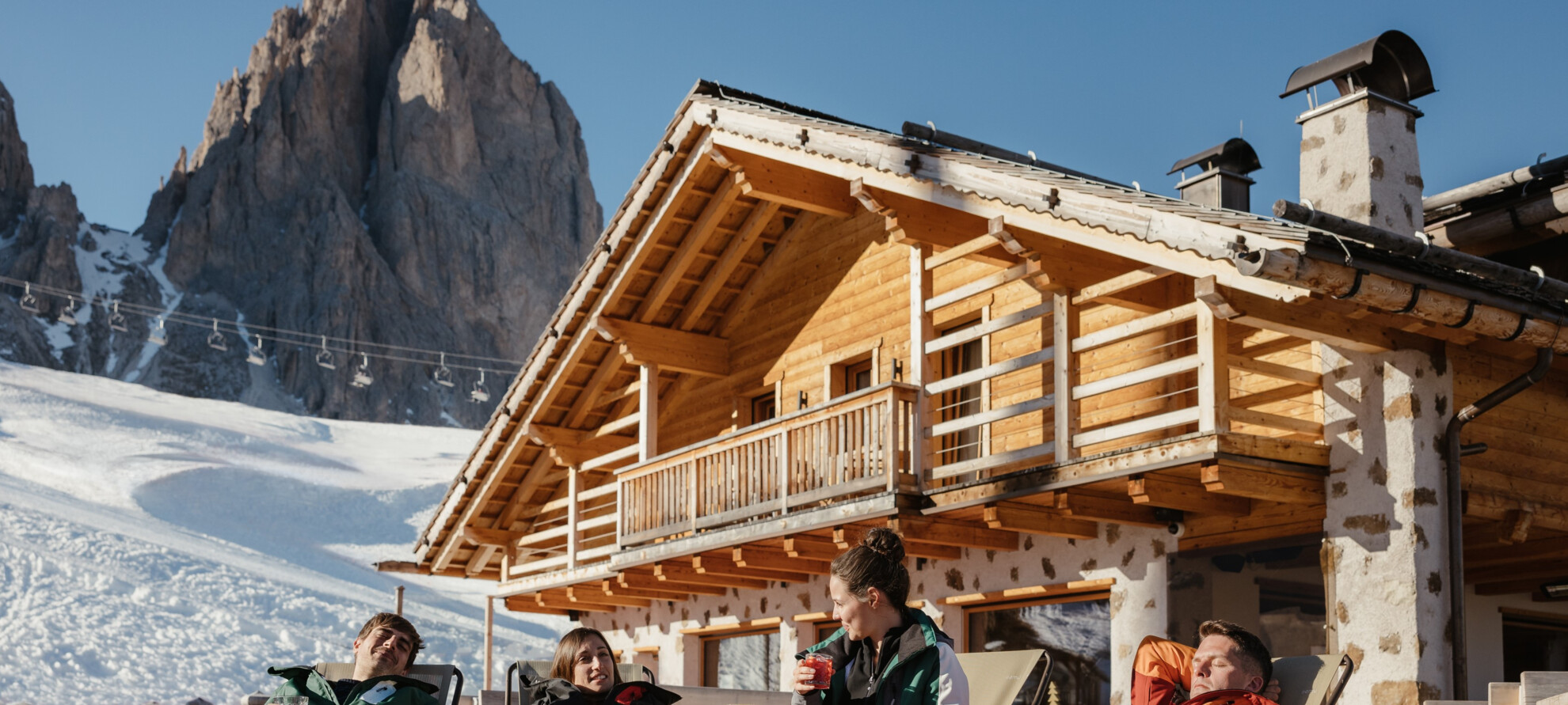Val di Fassa - Passo Sella - Rifugio Salei - Relax sulle sdraio nella terrazza del rifugio | © Alex Moling