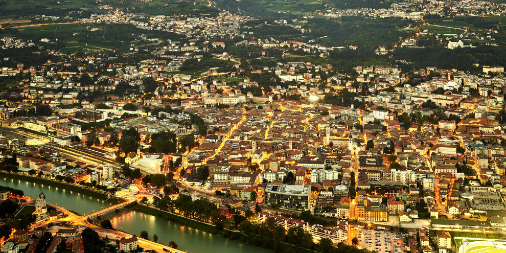 Fly high by night – the Sardagna Cable Car