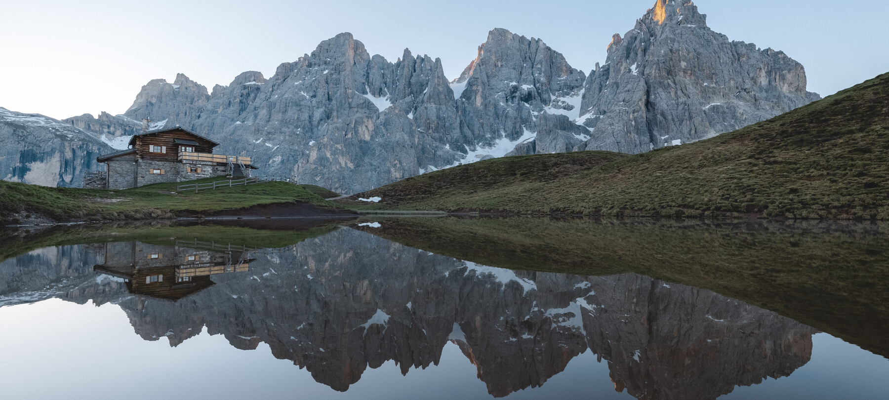 San Martino di Castrozza - Passo Rolle - Baita Segantini - Dolomiti Pale di San Martino all'alba | © Mathäus Gartner