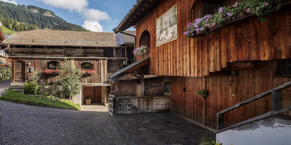Un piccolo borgo tra le Dolomiti