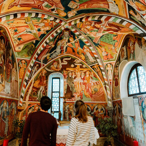 Chiese, torri e pareti dipinte