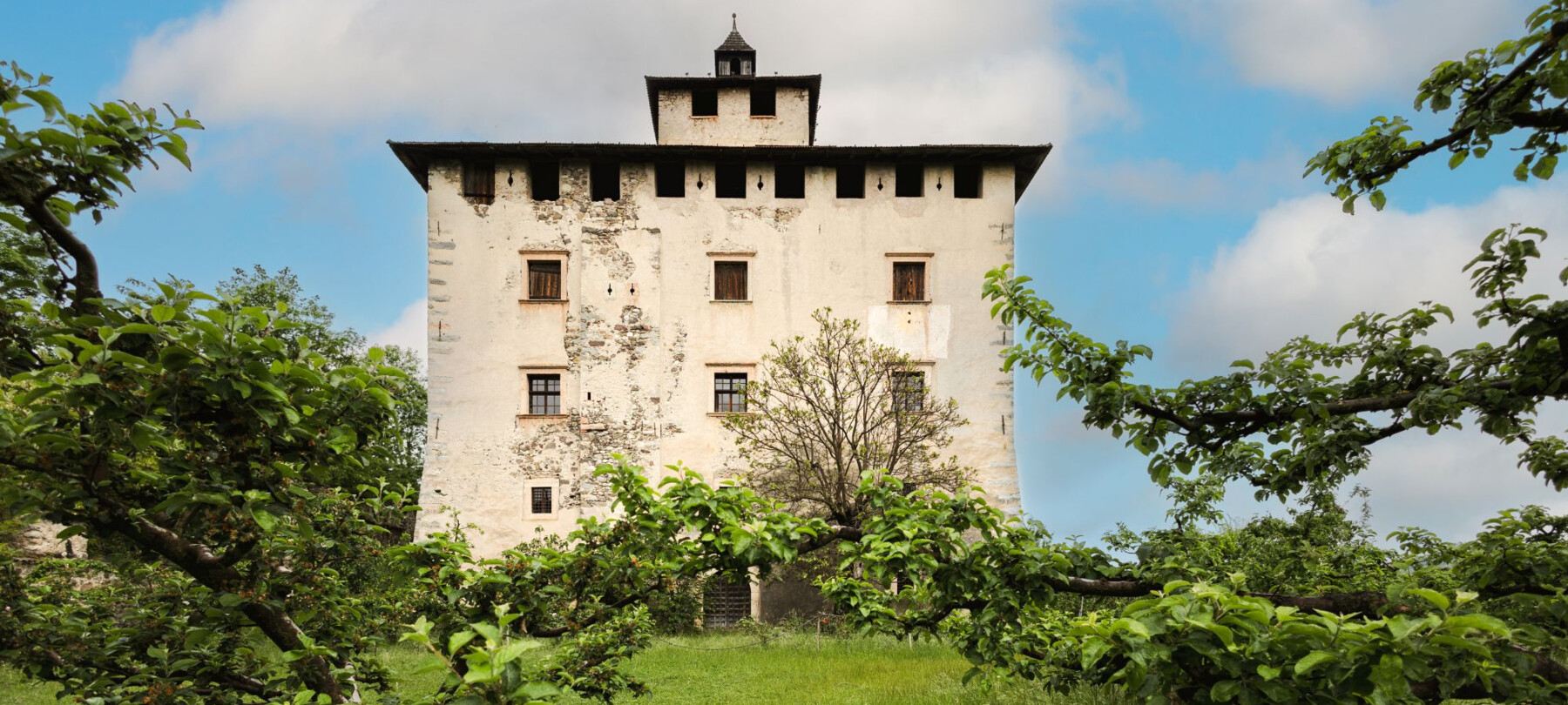 Castel Nanno, una piccola rocca rinascimentale tra le campagne della Val di Non