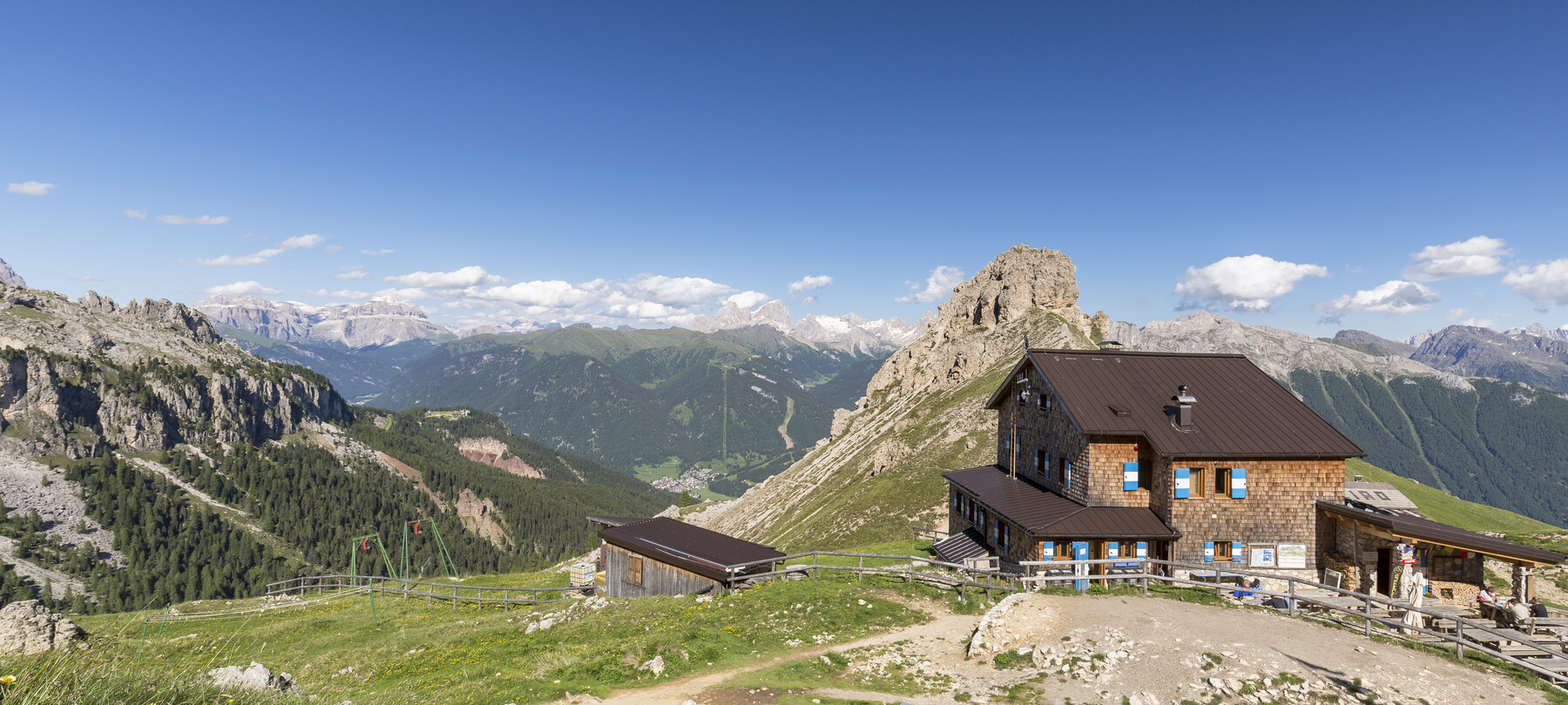 Im Frühjahr geöffnete Berghütten des Trentino