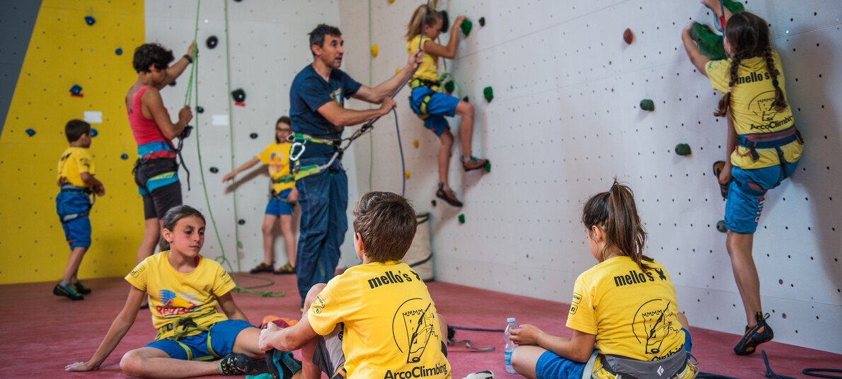 Divertirsi in tutta sicurezza tra free climbing e bouldering