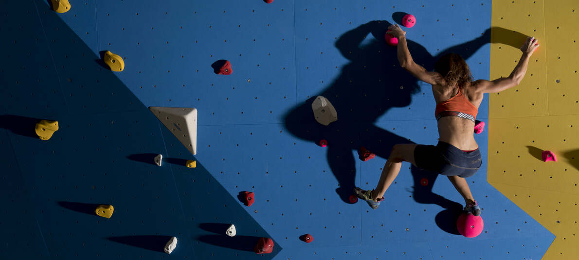 Divertirsi in tutta sicurezza tra free climbing e bouldering