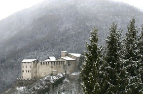 Die Burg in Stenico