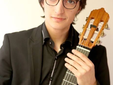 Antoine Guerrero, guitar