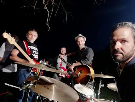 Die Band Cavalieri Erranti   präsentiert ihr Album "Le Fiabe Nascoste"