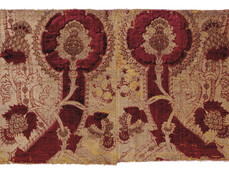 Golden threads and silk paintings. Velvet and embroidery between Gothic and Renaissance