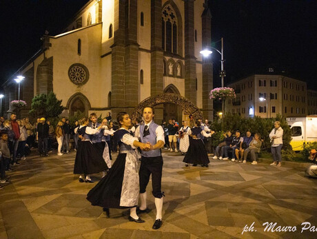 aizenponeri in piazza