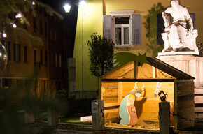 Presepe nella piazza del paese di Lavis