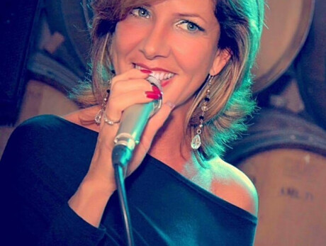 Live music with Denise Berloffa