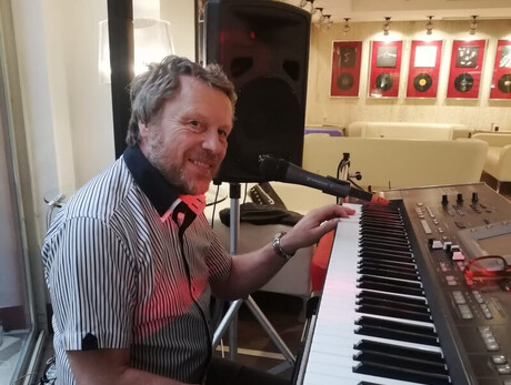 Live music with Mirko Bernardinatti