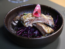 Gourmet-Aperitif mit Weinen und Aromen aus der Region