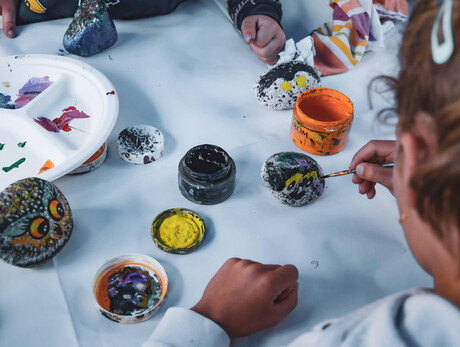 Dal cuore della Terra ai colori delle rocce: Geolaboratorio per spiriti curiosi