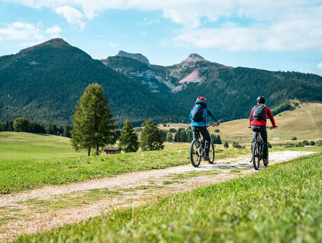 E bike experience with aperitif on Monte Bondone