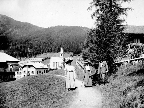Walk with Sissi and her alpine guides