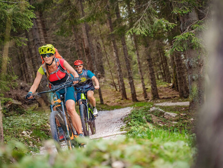 Pedalata in e-bike a Medàn
