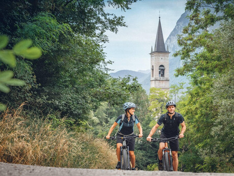 Tour in e-bike tra i castelli di Comano