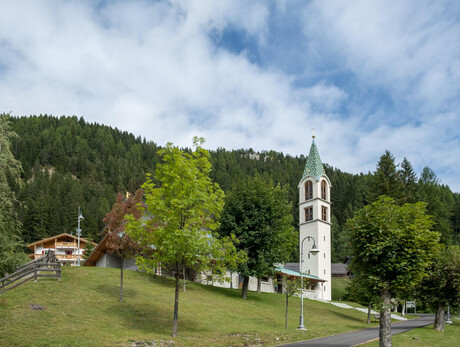 Canazei chiesta Sacro Cuore