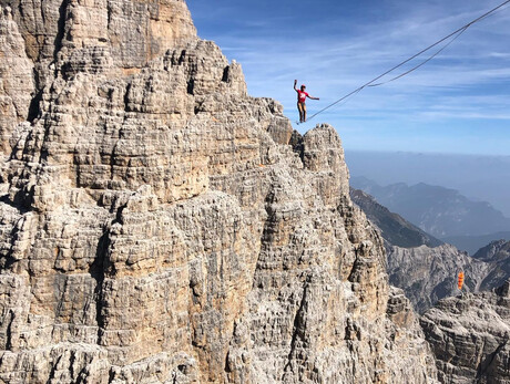 Andrea Agostini - Funambolo - Slackline Performer