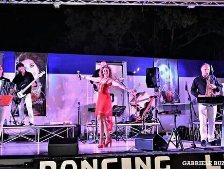 Claudia Subazzoli with her band