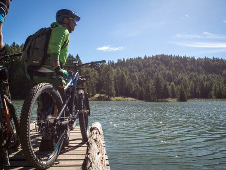 E-bike tour ad anello al Lago di Tret con tuffo rigenerante