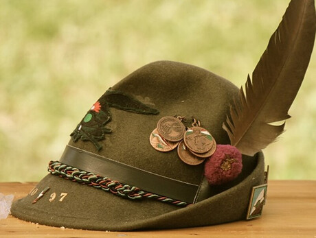 Image of an alpine hat 