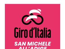 Logo di San Michele all'Adige città di tappa del Giro d'Italia 2025, su fondo rosa