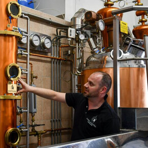 In compagnia dei distillatori alla Distilleria Rossi d'Anaunia