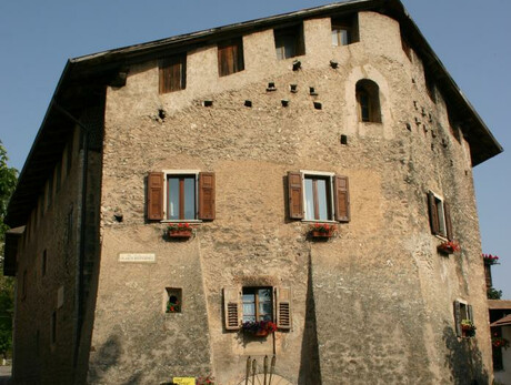 Storia e stregoneria: Palazzo Nero e Castel Coredo