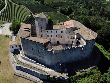 Clima di Pensiero a Castel Belasi: incontri all'ombra del mastio