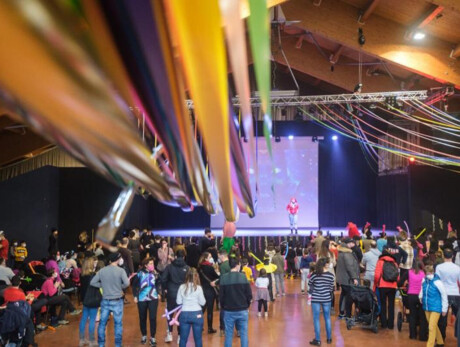 Festa al palacongressi di Andalo con giochi e diverttimento per famiglie