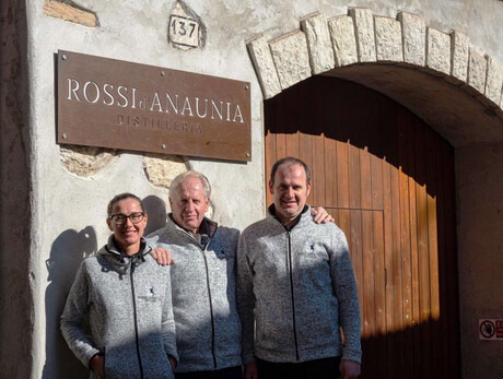 In compagnia dei distillatori alla Distilleria Rossi d'Anaunia
