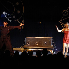 Van Denon & Nicole magic show