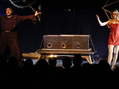 Van Denon & Nicole magic show