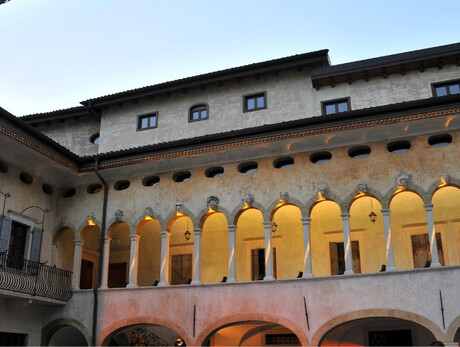  Fantasy and elegance 