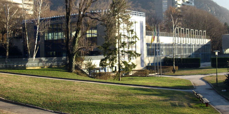 Centro Sportivo con piscina interna ed esterna a Trento Sud