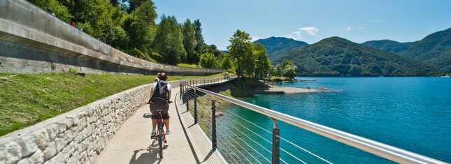 Einfacher Verfahrwege für Radtouren zwischen den Seen von Trentino
