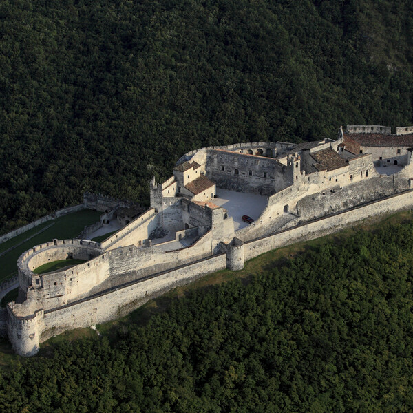 Vallagarina - Besenello - Veduta aerea di Castel Beseno