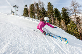 Vom Flugzeug auf die Skier: Neue Strecken von FlySki Shuttle und Flixbus verbinden Mailand mit den Skigebieten des Trentino
