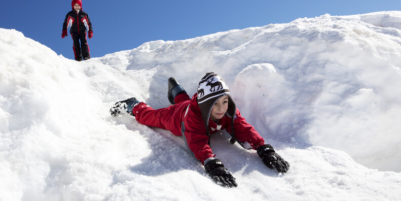 Madonna di Campiglio - Bambini giocano sulla neve