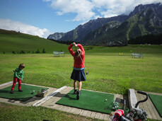 Madonna di Campiglio - Val Rendena - Bambini giocano a Golf