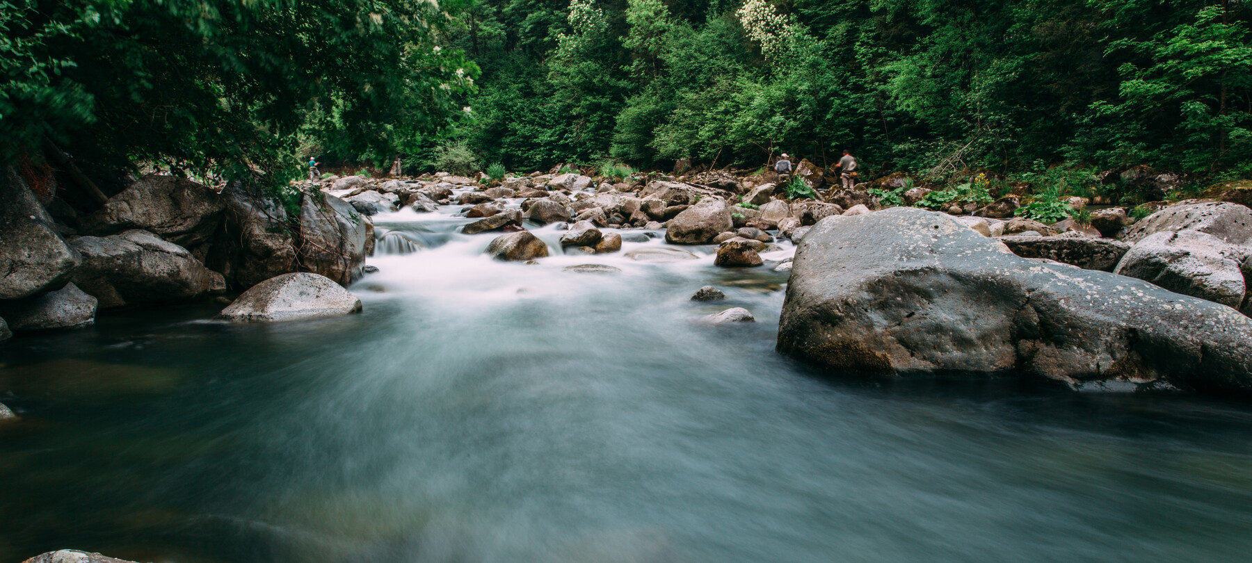 Pesca - Pescatori in un torrente
