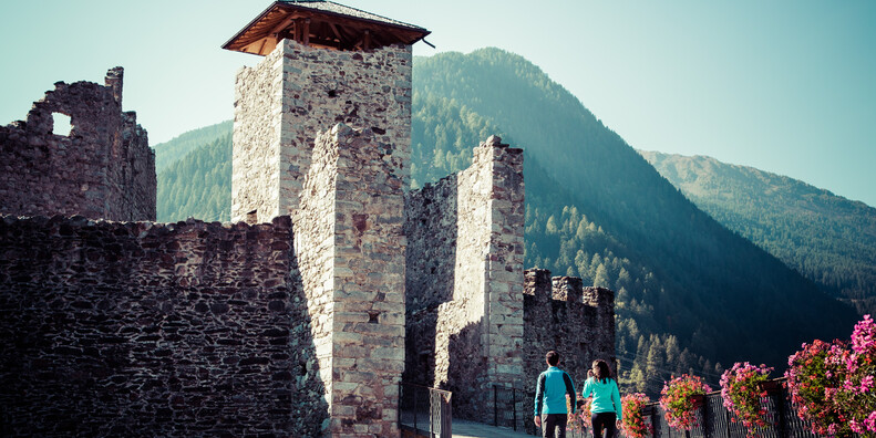 Mit dem Trenino dei Castelli zu den Schlössern des Trentino #1