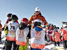 Madonna di Campiglio - Bambini con il maestro di sci
