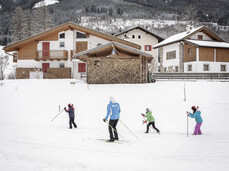 Val di Fiemme - Maestro di sci di fondo con bambini
