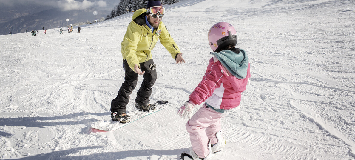 Trento - Monte Bondone - Maestro di snowboard con bambina
