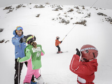 San Martino di Castrozza - Maestro di sci con bambini